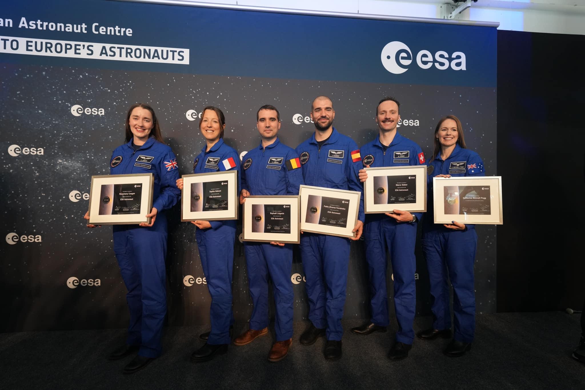 De nieuwe Europese astronauten - Met diploma
